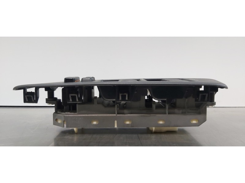 Recambio de mando elevalunas delantero izquierdo para toyota auris hybrid active referencia OEM IAM 8404002080  