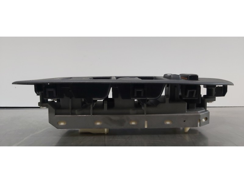 Recambio de mando elevalunas delantero izquierdo para toyota auris hybrid active referencia OEM IAM 8404002080  