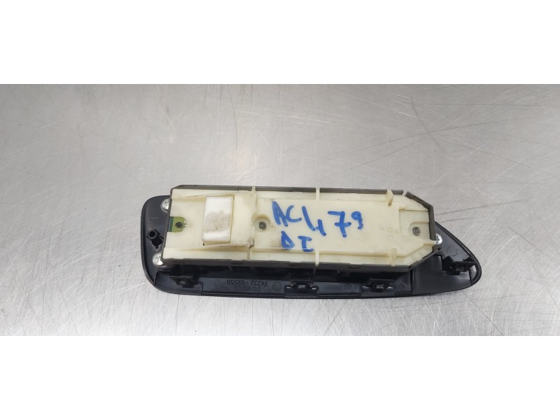 Recambio de mando elevalunas delantero izquierdo para toyota auris hybrid active referencia OEM IAM 8404002080  