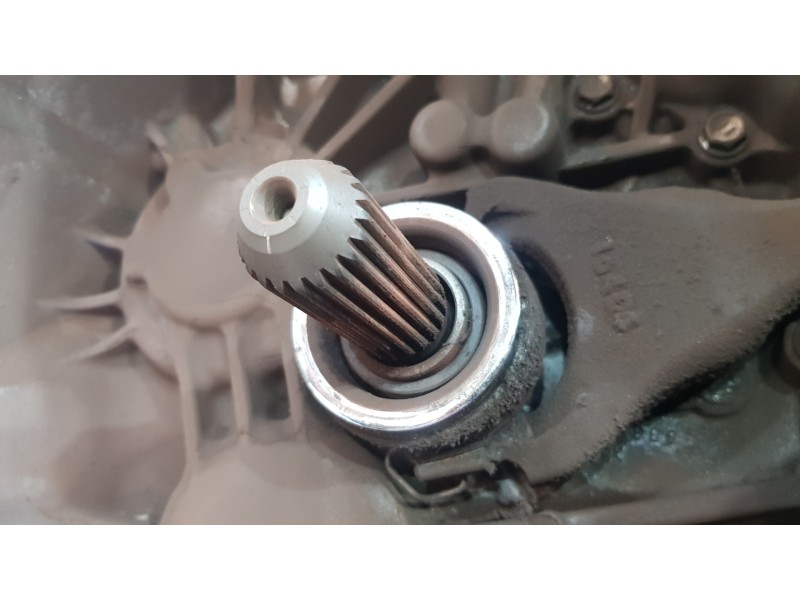 Recambio de caja cambios para toyota verso advance referencia OEM IAM 3030064120  