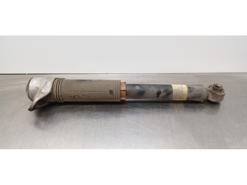 Recambio de amortiguador trasero derecho para toyota rav4 hybrid 4x2 advance referencia OEM IAM 4853080897 4853042130 