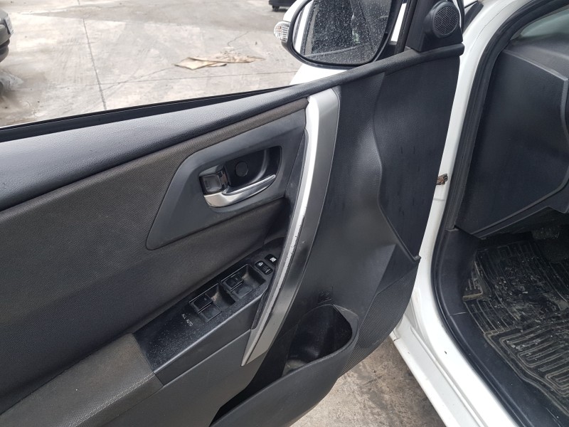 toyota auris touring sports (e18) del año 2013