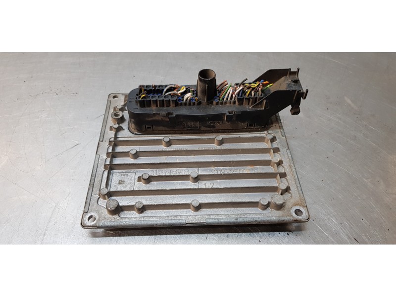 Recambio de centralita motor uce para ford fiesta (cbk) ambiente referencia OEM IAM 4S6112A650KA  