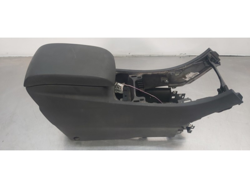 Recambio de apoyabrazos central para ford s-max (ca1) titanium referencia OEM IAM 1686353   Recambio de apoyabrazos central para ford s-max (ca1) titanium referencia OEM IAM 1686353