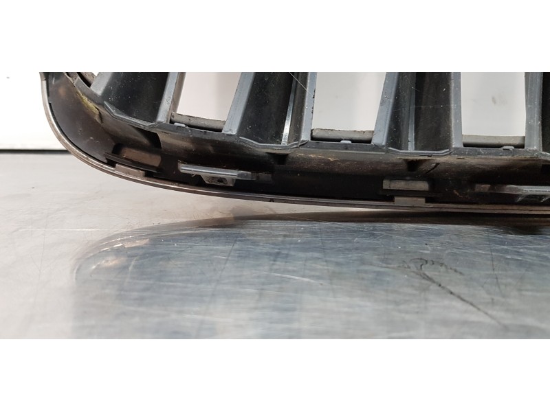 Recambio de rejilla paragolpes derecha para bmw x1 (e84) sdrive 18d referencia OEM IAM 51112993308  