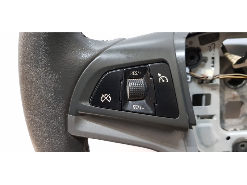 Recambio de volante para chevrolet cruze lt referencia OEM IAM 13307026   Recambio de volante para chevrolet cruze lt referencia OEM IAM 13307026