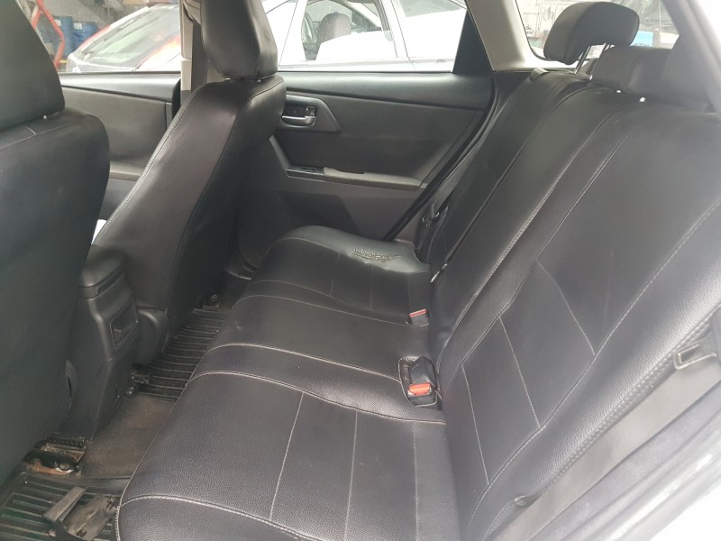 toyota auris touring sports (e18) del año 2013