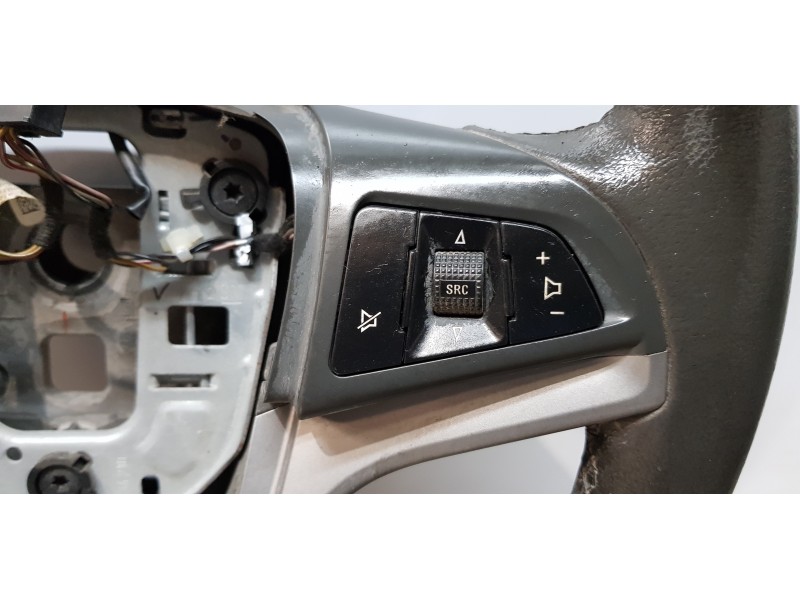 Recambio de volante para chevrolet cruze lt referencia OEM IAM 13307026   Recambio de volante para chevrolet cruze lt referencia OEM IAM 13307026