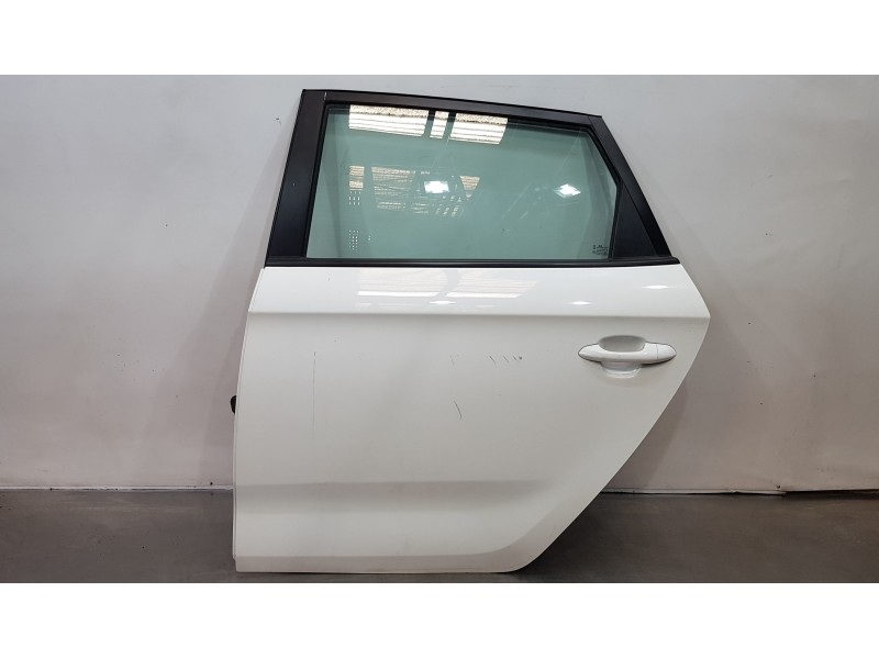 Recambio de puerta trasera izquierda para kia carens ( ) basic referencia OEM IAM 77003A4000  