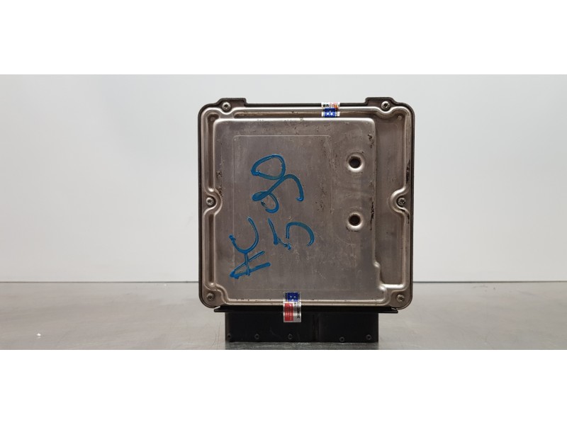 Recambio de centralita motor uce para dodge caliber s referencia OEM IAM P05033299AE  