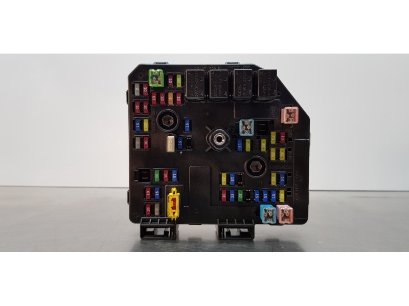 Recambio de caja reles / fusibles para opel antara enjoy 4x4 referencia OEM IAM 95031450  