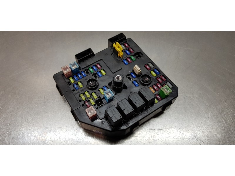 Recambio de caja reles / fusibles para opel antara enjoy 4x4 referencia OEM IAM 95031450  