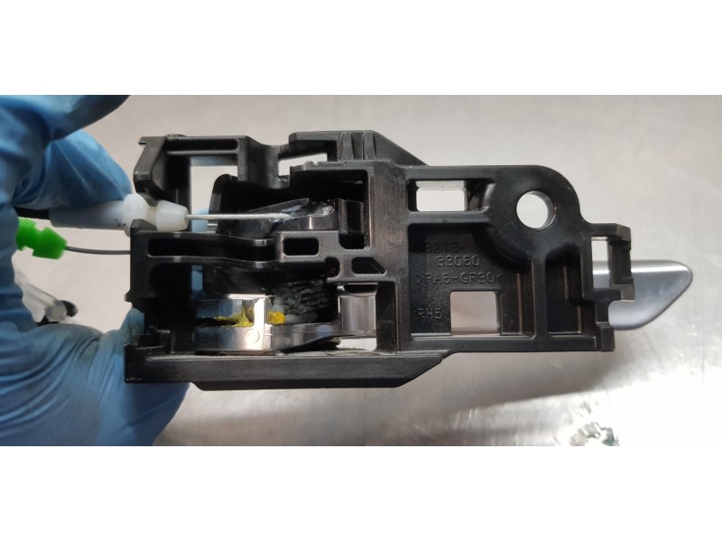 Recambio de cerradura puerta trasera derecha para toyota rav4 hybrid 4x2 advance referencia OEM IAM 6905048060  