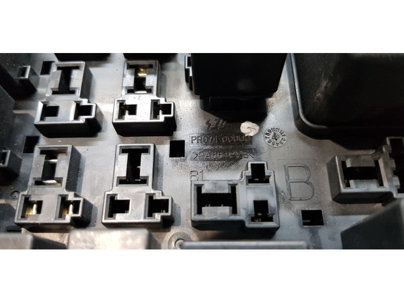 Recambio de caja reles / fusibles para mitsubishi outlander (cw0) 2.0 di-d invite referencia OEM IAM 8565A111  