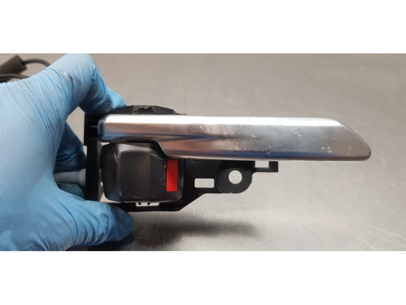 Recambio de cerradura puerta trasera derecha para toyota rav4 hybrid 4x2 advance referencia OEM IAM 6905048060  