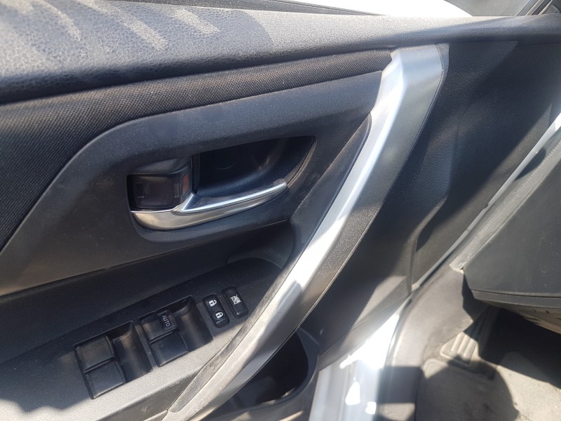 toyota auris touring sports (e18) del año 2013