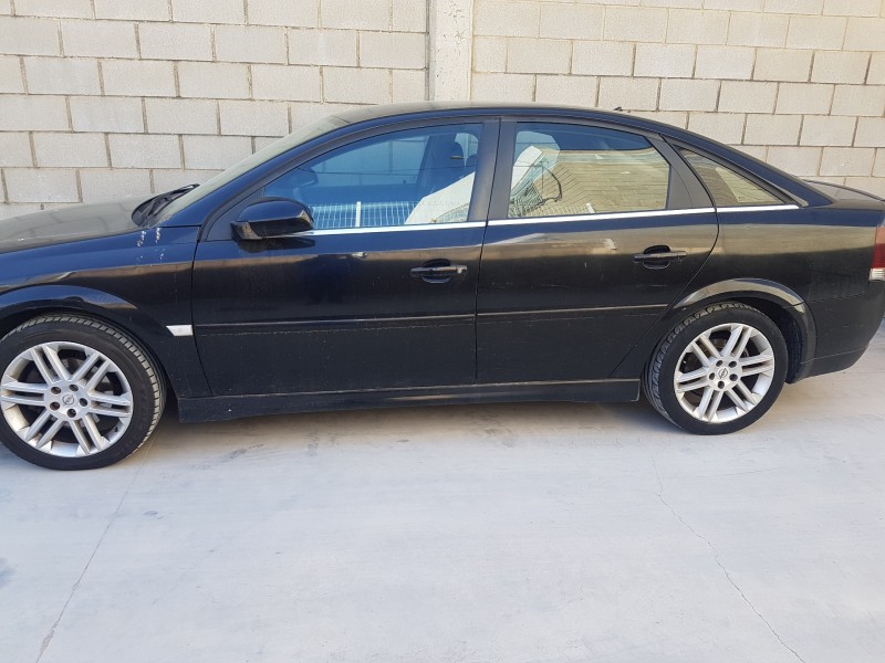 opel vectra c berlina del año 2004