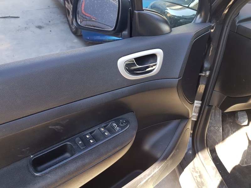 peugeot 307 berlina (s2) del año 2007