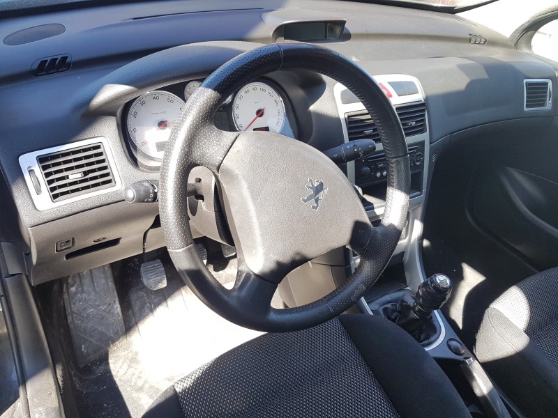 peugeot 307 berlina (s2) del año 2007