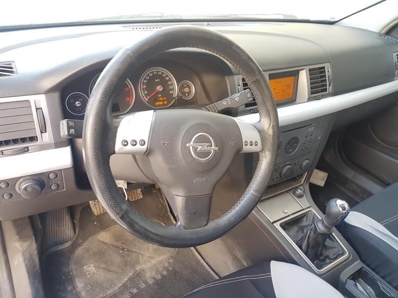 opel vectra c berlina del año 2004