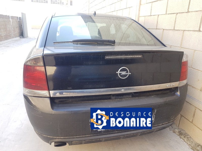 opel vectra c berlina del año 2004