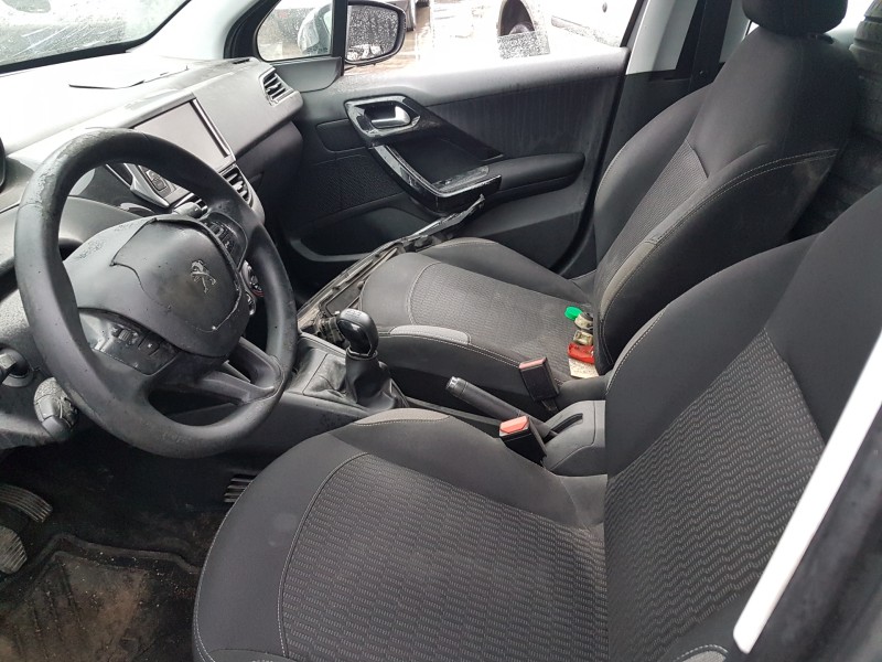 peugeot 208 del año 2015