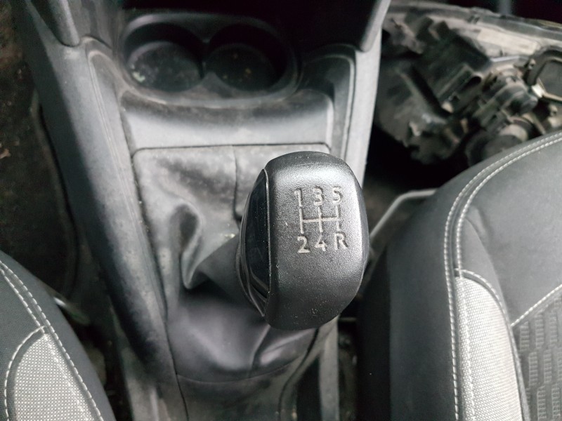 peugeot 208 del año 2015