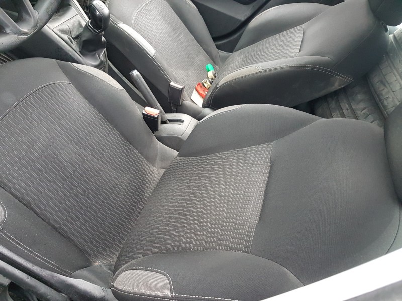 peugeot 208 del año 2015