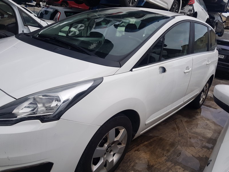 peugeot 5008 del año 2015