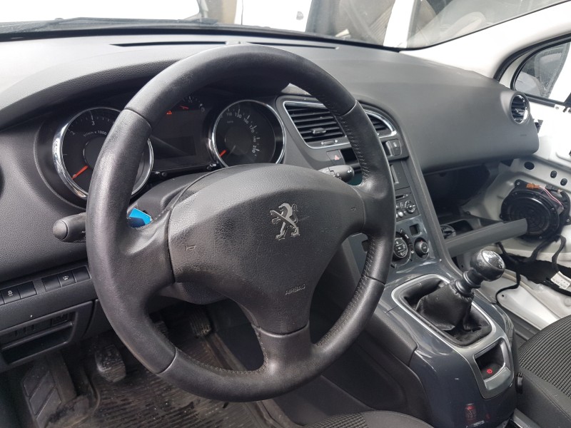 peugeot 5008 del año 2015