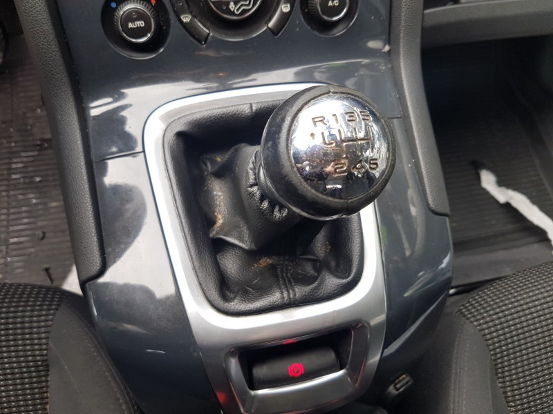 peugeot 5008 del año 2015