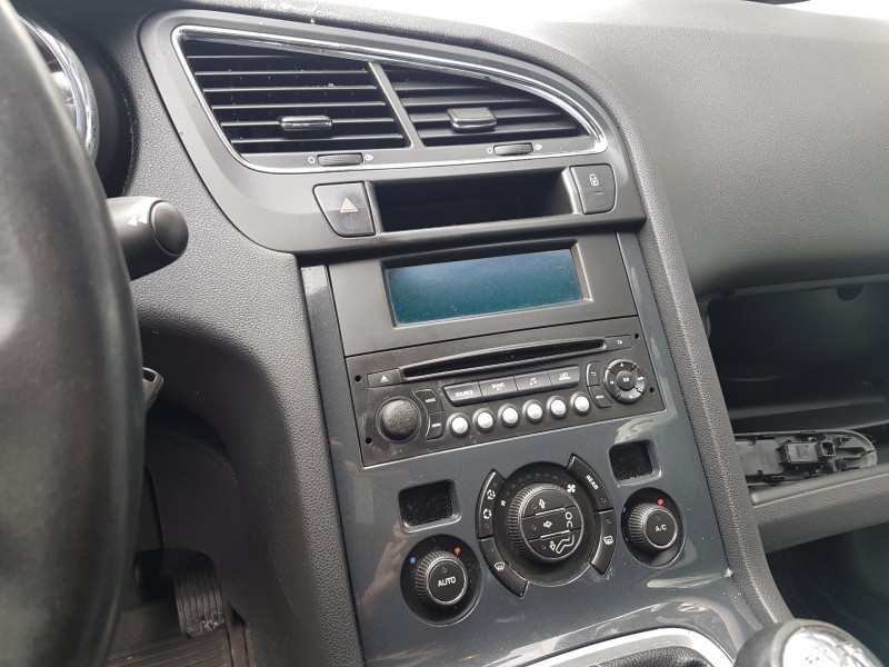 peugeot 5008 del año 2015