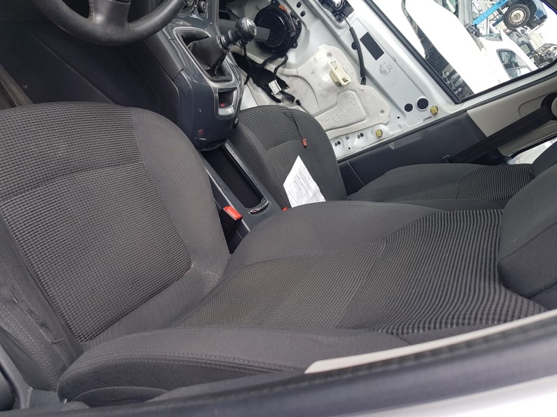 peugeot 5008 del año 2015