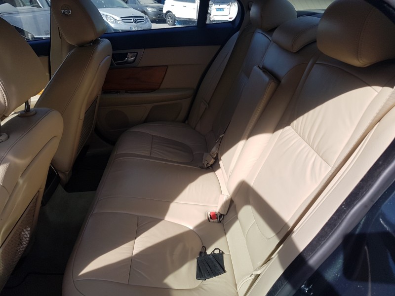 jaguar xf del año 2013