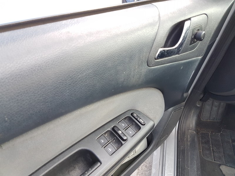 skoda octavia berlina (1u2) del año 2004