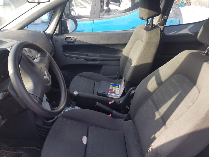 mitsubishi colt berlina 3 (cz) del año 2005