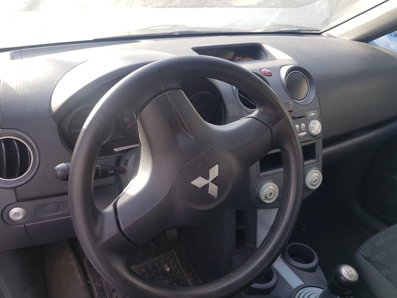 mitsubishi colt berlina 3 (cz) del año 2005