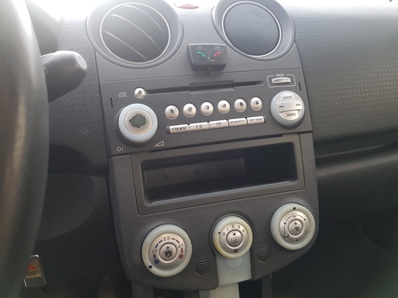 mitsubishi colt berlina 3 (cz) del año 2005