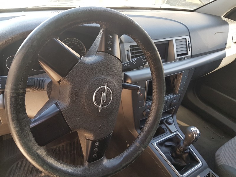 opel vectra c berlina del año 2004