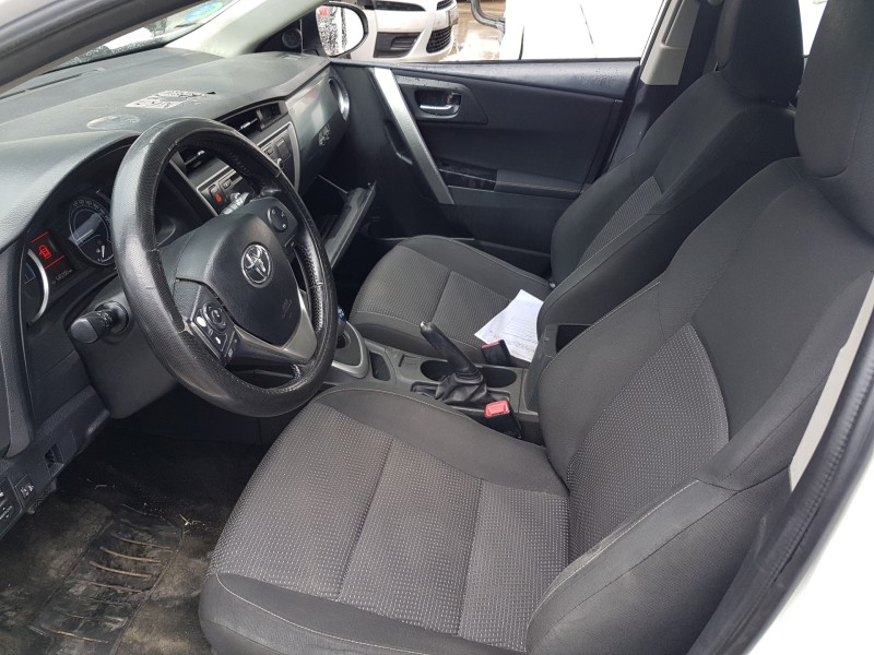 toyota auris touring sports (e18) del año 2014