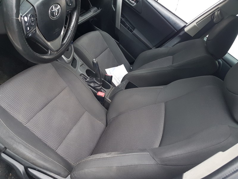 toyota auris touring sports (e18) del año 2014