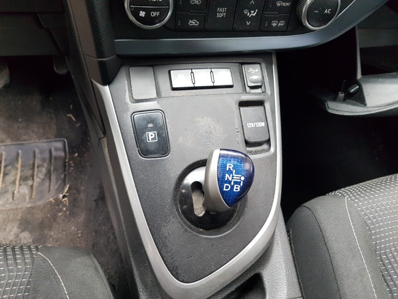 toyota auris touring sports (e18) del año 2014