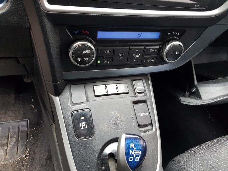 toyota auris touring sports (e18) del año 2014