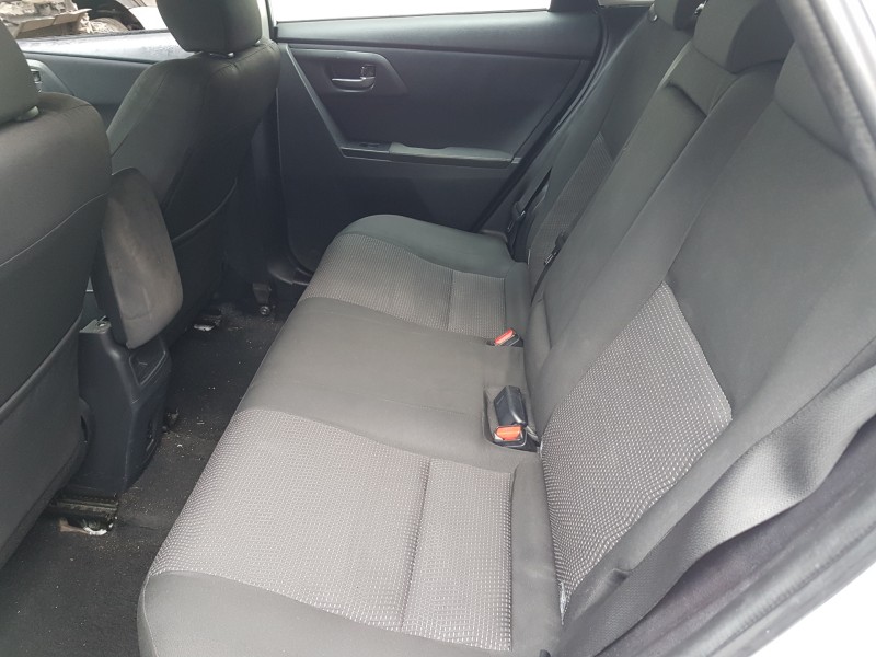 toyota auris touring sports (e18) del año 2014