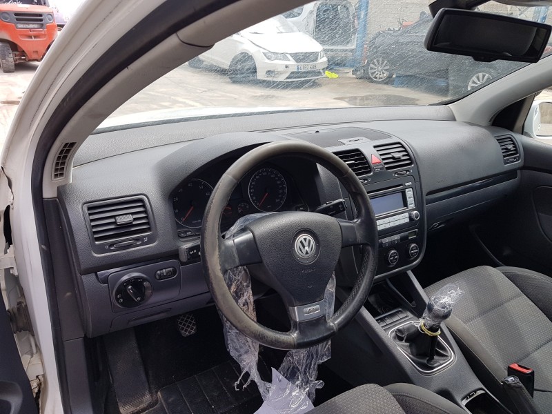 volkswagen golf v berlina (1k1) del año 2007