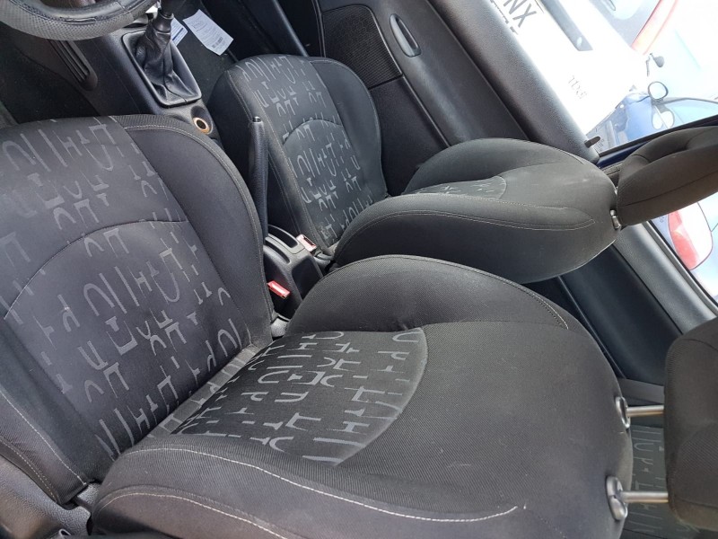 peugeot 206 berlina del año 2001