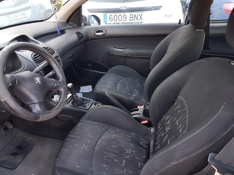 peugeot 206 berlina del año 2001