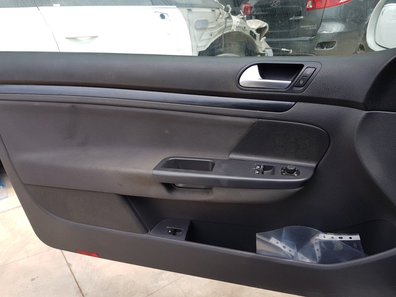 volkswagen golf v berlina (1k1) del año 2007