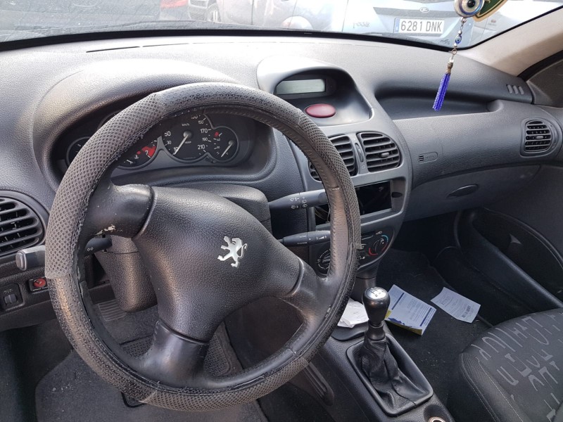 peugeot 206 berlina del año 2001