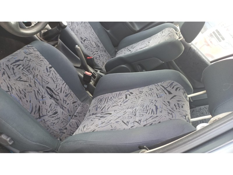 mazda 323 berlina f/s (bj) del año 2001